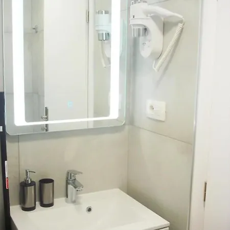 Penthouse With Jacuzzi, Sauna,pool,gym-villa Punta Vodice