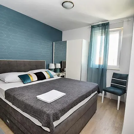 Apartment Penthouse With Jacuzzi, Sauna,pool,gym-villa Punta Vodice