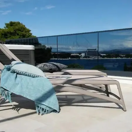 Penthouse With Jacuzzi, Sauna,pool,gym-villa Punta Vodice